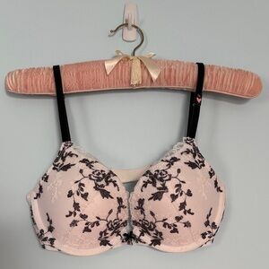 Victoria's Secret Dream Angels Push-up Bra with Black and White Floral Lace